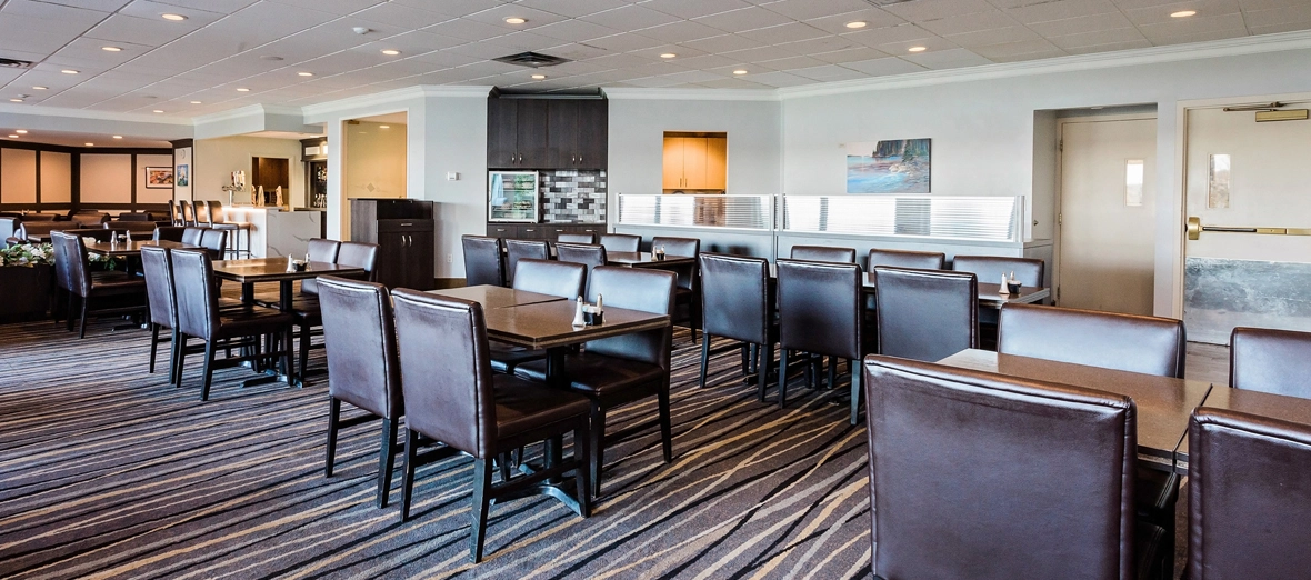 #htmlcaption1 Lake View Patio Bar